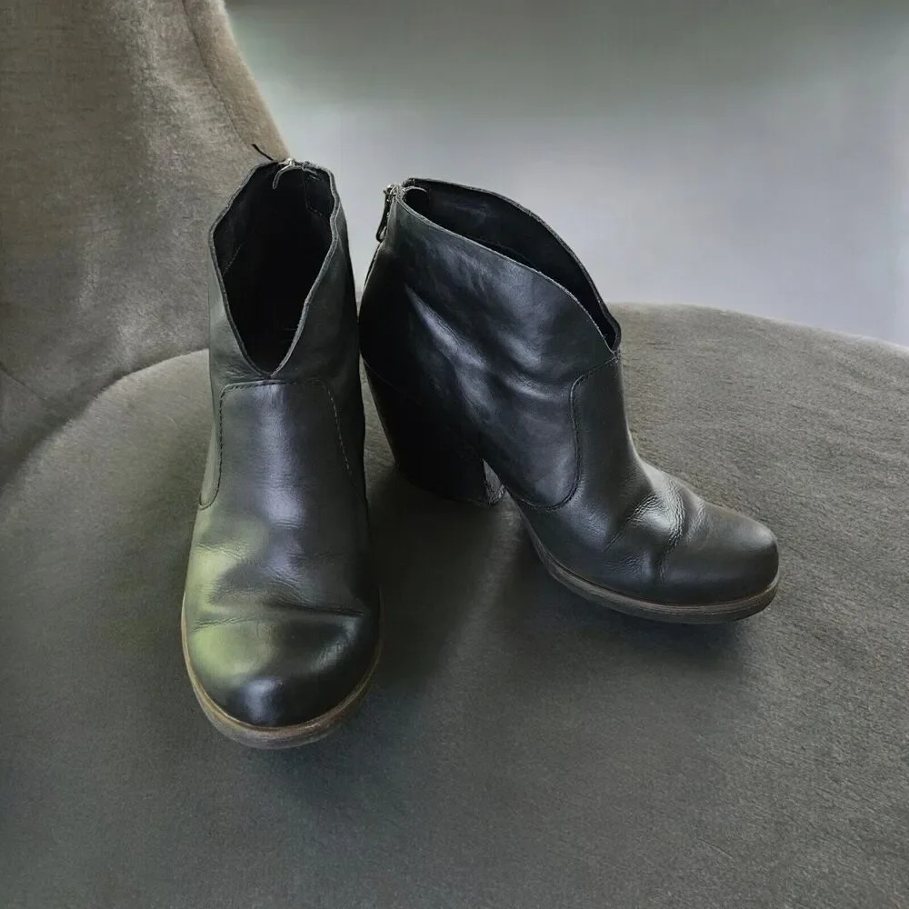 Korks Kork-Ease Gemini Bootie Women's 7.5 M Black Leather Zip Back